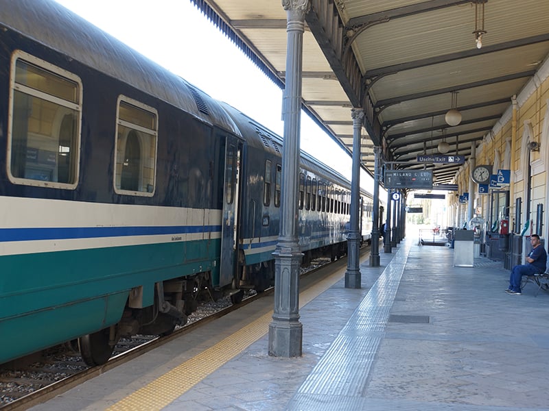 鉄道でシチリア島へ